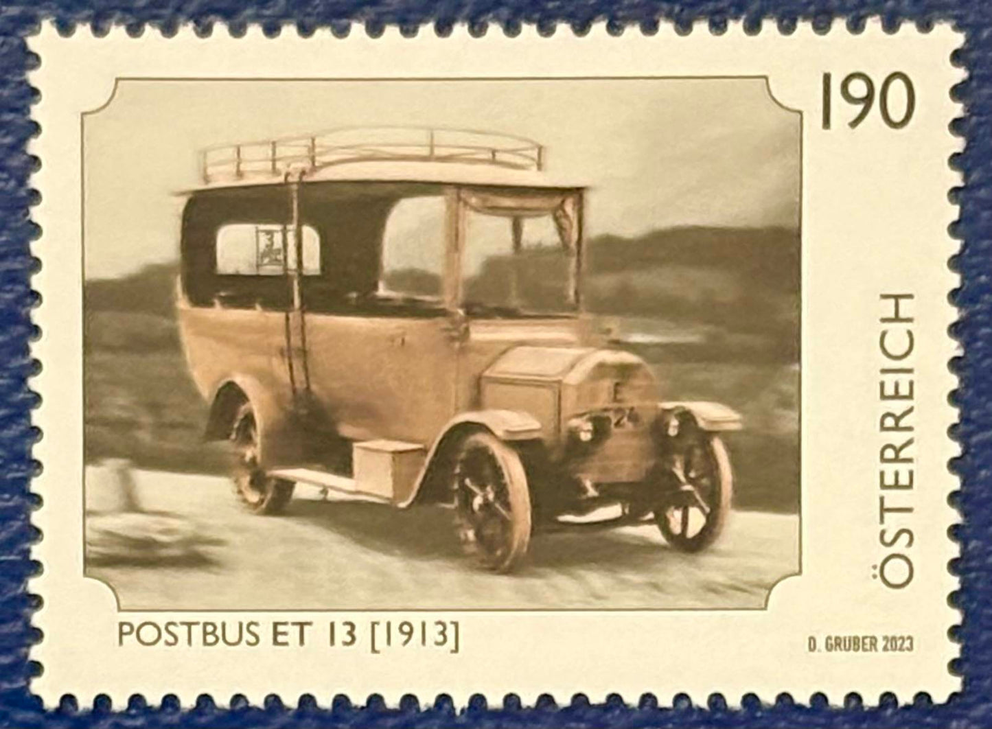 Historischer Oldtimer Postbus von 1913