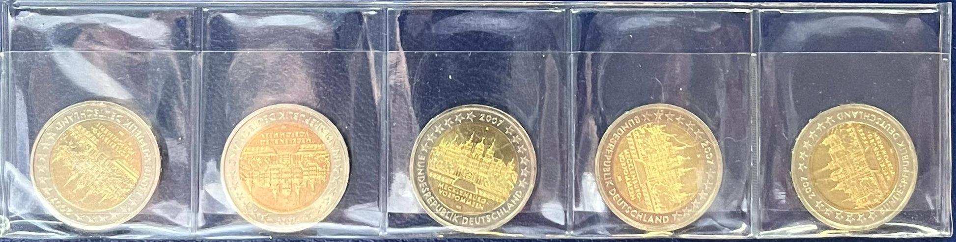 2-Euro-Gedenkmünze „Schweriner Schloss – Mecklenburg-Vorpommern“ aus dem Jahr 2007 - 5 Prägezeichen